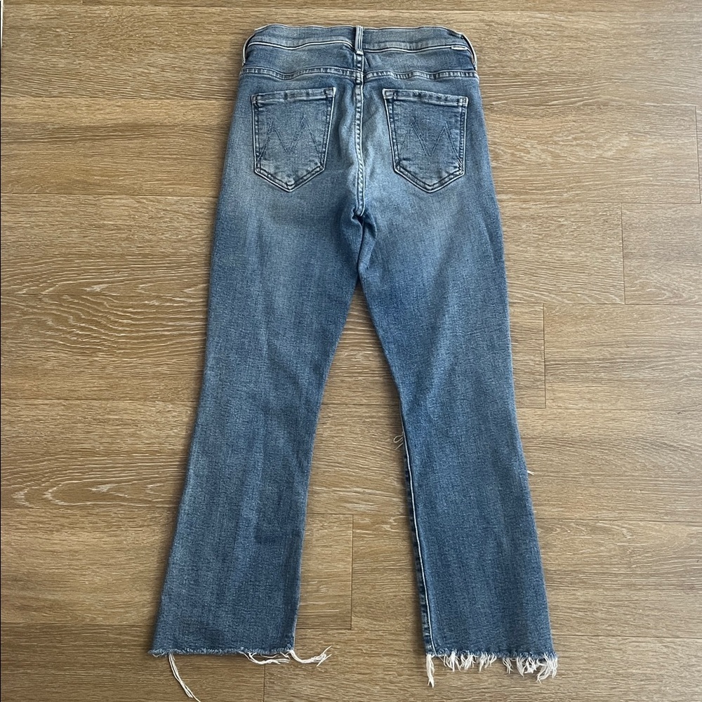 MOTHER The Insider Crop Step Fray Jeans in Reckless on Shiny White Vespa Size 26 - Picture 7 of 11